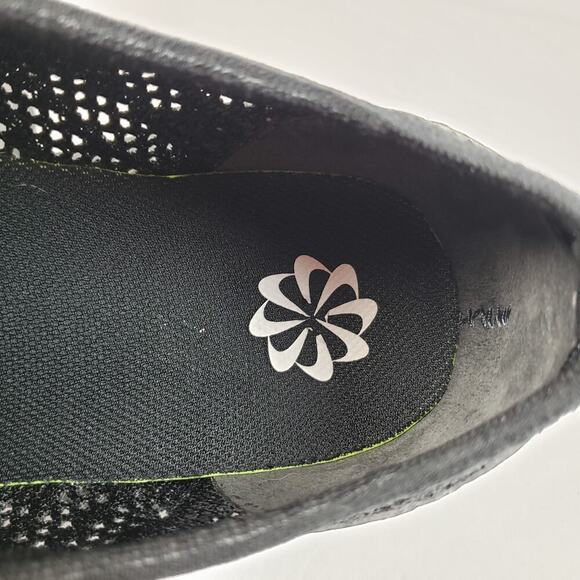 Athletic_Shoes